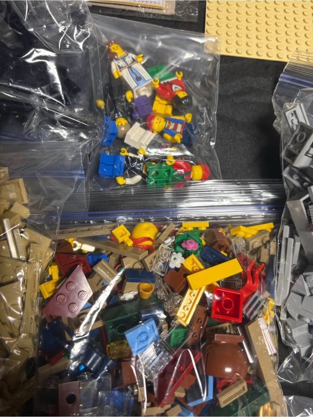 LEGO set 10211 Grand Emporium Modular Building 100% complete - Picture 6 of 6